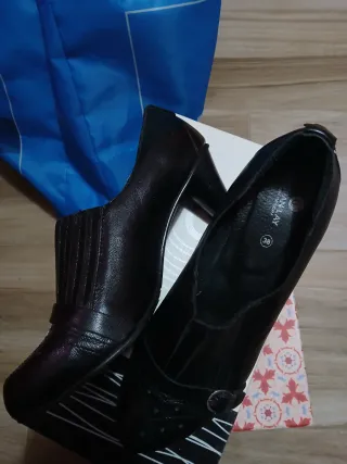 Zapatos de tacón negros cristian lay