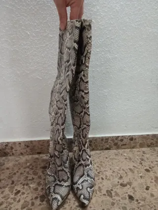 Botas altas animal print talla 36