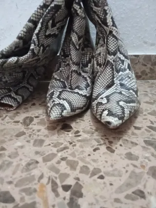Botas altas animal print talla 36