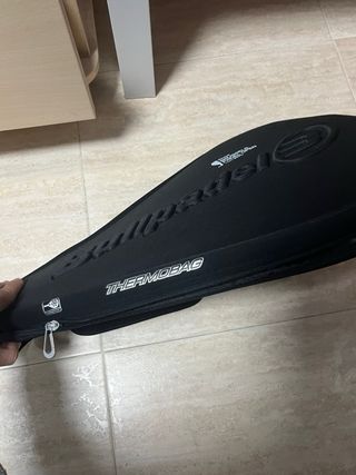 Pala Bullpadel HACK 03 con funda termoreguladora