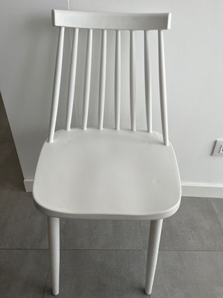 Mesa de comedor y 4 sillas