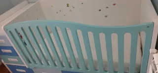 Cuna convertible con cajones. Se regala colchón.