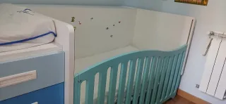 Cuna convertible con cajones. Se regala colchón.