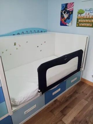 Cuna convertible con cajones. Se regala colchón.