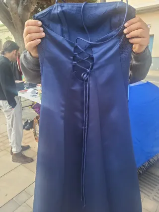 Vestido de ceremonia azul con pedrería