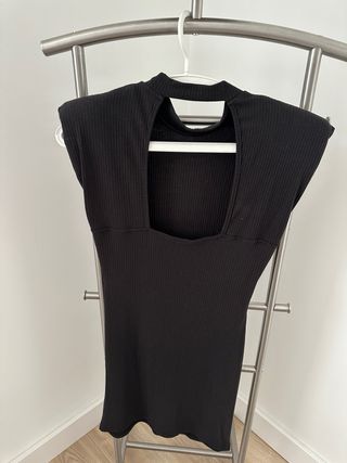 Vestido negro de canalé sin mangas