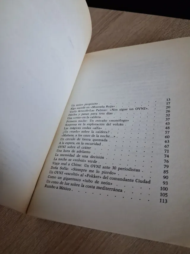 Encuentros en "Montaña Roja" (Spanish Edition)