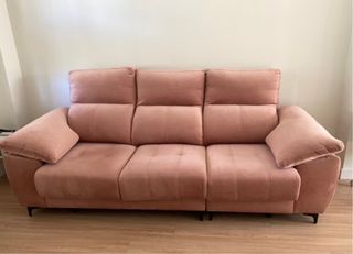 Sofá rosa de tela