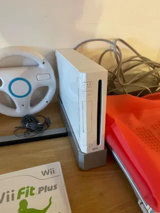 Lote Wii: ruedas Mario Kart, Wii Fit, 2 Mandos y +