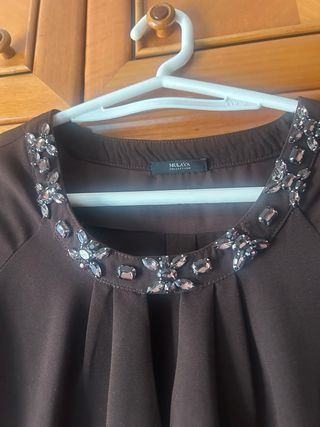 Vestido fiesta pedrería cuello regalo foulard