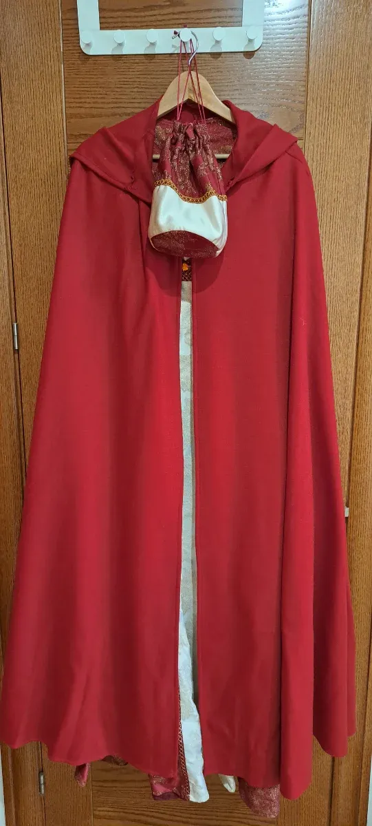 Conjunto Vestido medieval rojo y dorado