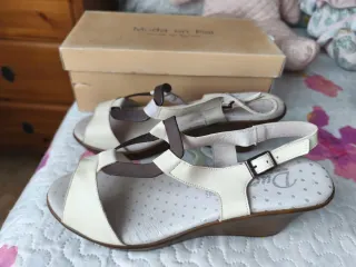 Sandalias cuña piel nuevas Talla 41