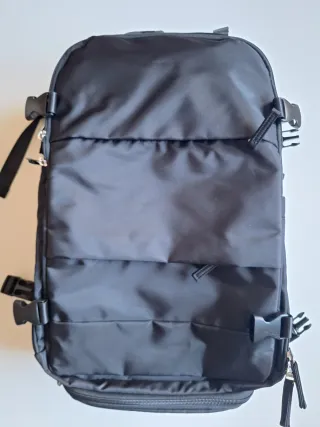 Mochila de viaje negra