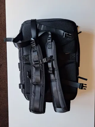 Mochila de viaje negra