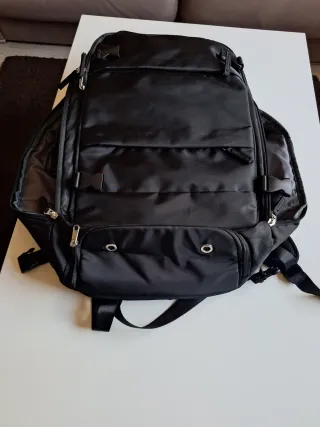 Mochila de viaje negra