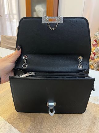 Borsetta nera ecopelle con borchie