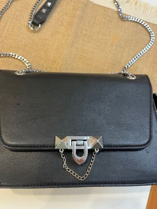 Borsetta nera ecopelle con borchie