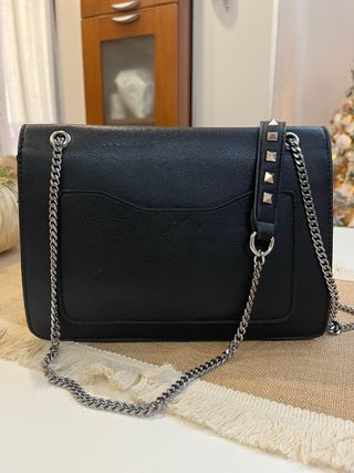 Borsetta nera ecopelle con borchie