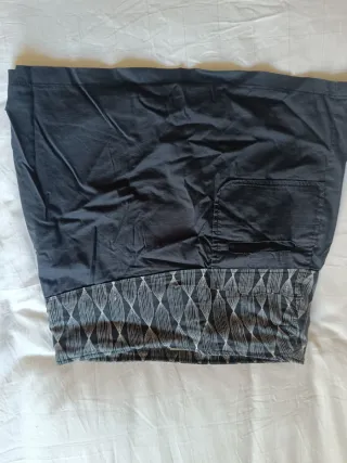 Falda negra y gris con estampado