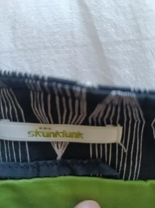 Falda negra y gris con estampado