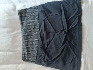 Falda negra y gris con estampado