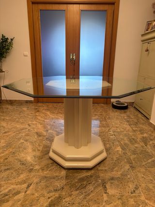 Tavolo da Salotto Ottogonale in Cristallo e Base Bianca