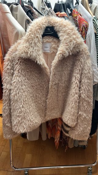 Abrigo pelo beige Mango Talla XS/S