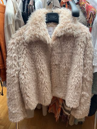 Abrigo pelo beige Mango Talla XS/S