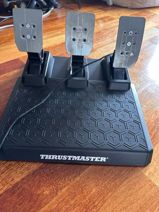 Volante y Pedales Thrustmaster