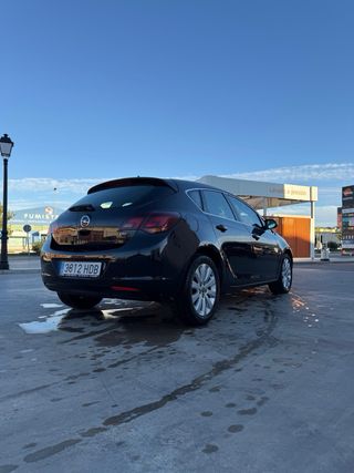 Opel Astra 2011