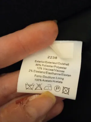 Elegante abrigo negro mujer