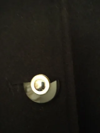 Elegante abrigo negro mujer