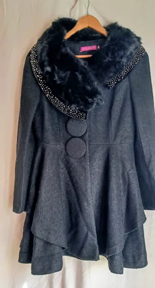 Abrigo NEGRO mujer de paño y pelo.