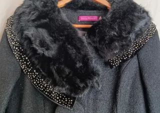 Abrigo NEGRO mujer de paño y pelo.