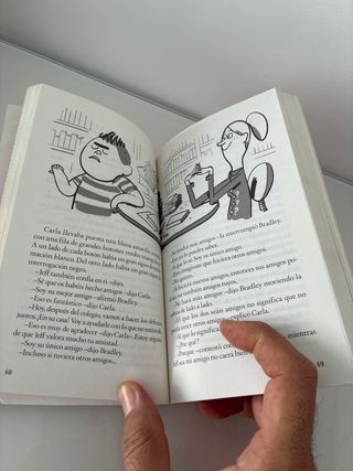 Hay un chico en el baño de las chicas (El Barco...