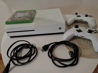 Xbox One S Blanca + 2 Mandos + GTA V