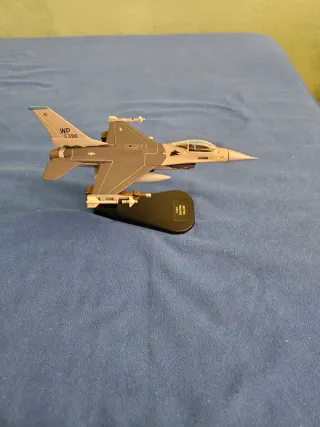 Modellino Aereo F-16 Fighting Falcon