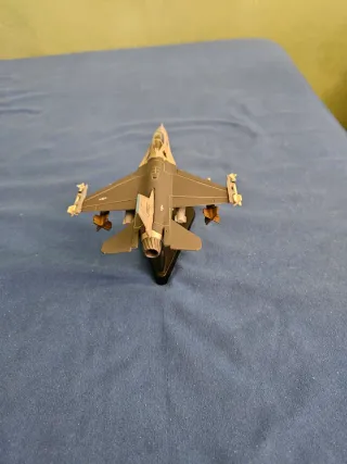 Modellino Aereo F-16 Fighting Falcon