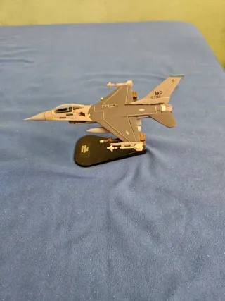 Modellino Aereo F-16 Fighting Falcon