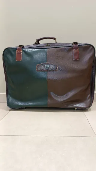 Maleta símil piel marrón y verde