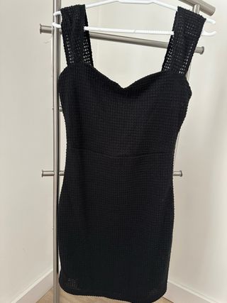 Vestido negro con tirantes