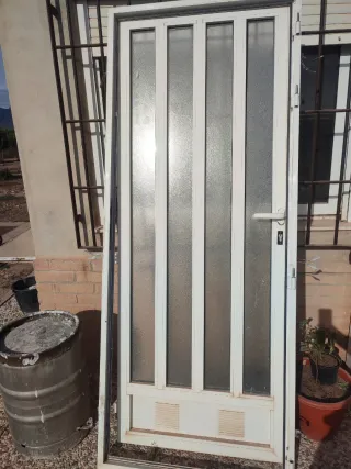 Puerta de aluminio con cristal