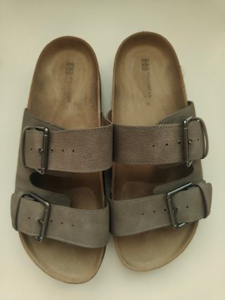 Sandalias grises tipo Birkenstock
