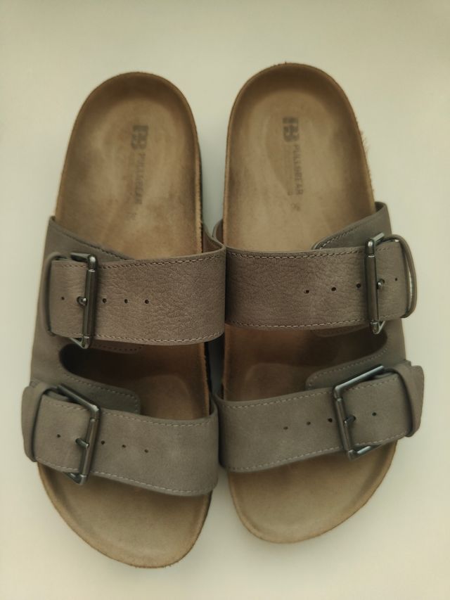 Sandalias grises tipo Birkenstock