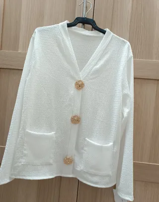 Chaqueta blanca con botones dorados Talla Única