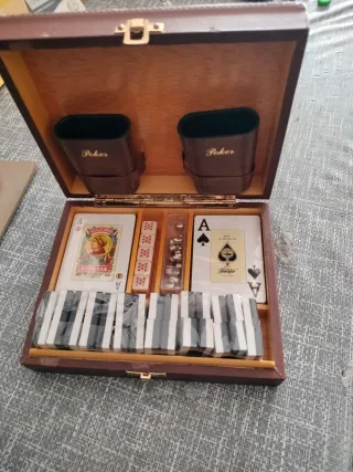 Caja de póker y dados