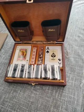 Caja de póker y dados