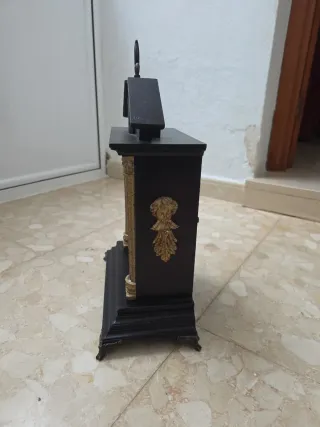 Reloj de sobremesa clásico