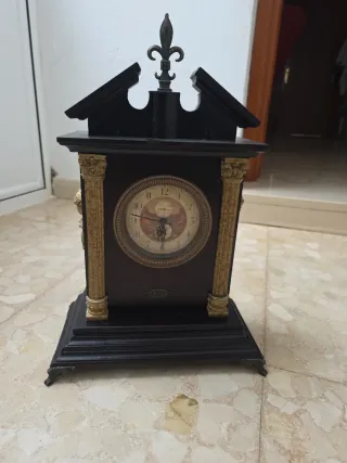 Reloj de sobremesa clásico