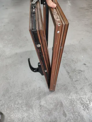 Ventana aluminio imitación madera 545x615mm